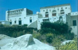 Tinos. Kombinierte Wohn- und Taubentürme in einem Neubauviertel