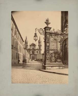 Kathedrale, Nancy: Gesamtansicht mit schmiedeeisernem ornamentiertem Gitter