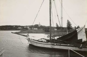 Rügen. Lietzow und Großer Jasmunder Bodden. Ansicht mit Segelboot