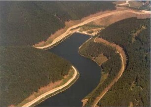Deesbach. Talsperre Deesbach (Vorsperre der Talsperre Leibis-Lichte, Erbauung 1981-1991). Luftbild-Schrägaufnahme von Südost