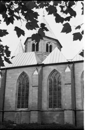 Essen: Fenster des Münsters am Querschiff, von außen