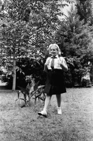 Bukarest: Haus Meixner, Lilian Meixner in Schuluniform