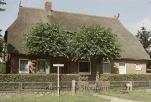 Willinghusen: Barsbütteler Landstraße: Bauernhaus mit Reetdach