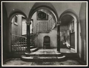 Landhaus Dr. Fritz Andreae, Berlin-Grunewald: Vestibül mit Blick auf die Haupttreppe