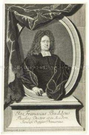 Halbfiguriges Porträt des Theologen Johann Franz Buddeus hinter oval gerahmter Öffnung einer Quaderwand mit Vorhang