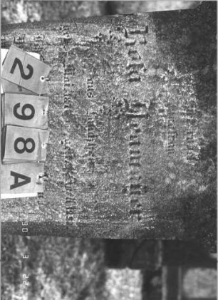 Grabstein 298 (Index: 100009322) Zustand: Vorderseite: Inschrifttafel fehlt, Rückseite: zum Teil stark verwittert Maße HxBxT: 165x60x22 cm: Grabstein 298A