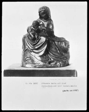 Sitzende Maria mit Kind