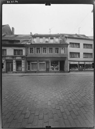Meißen-Altstadt, Willy-Anker-Straße (Elbstraße) 11. Wohnhaus mit Läden (16. Jh., E. 19. Jh.). Straßenfront