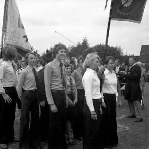 Schützen- und Volksfest: Veranstalter Heimatring und Ahrensburger Schützengilde: Umzug: Jungschützenkönig[in] Petra Hultsch und ihre Ritter Michael Rusch, Michael Reimann, 20. August 1977