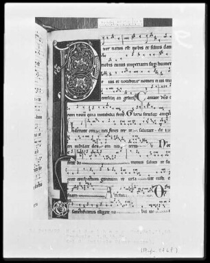 Graduale — Initiale P(uer natus est), Folio 9recto