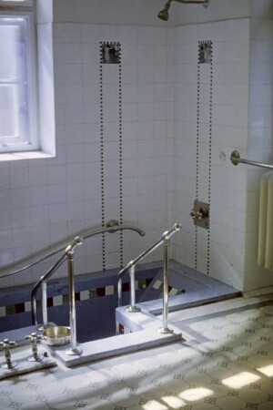 Wasserbecken im Klinikum in Bankja