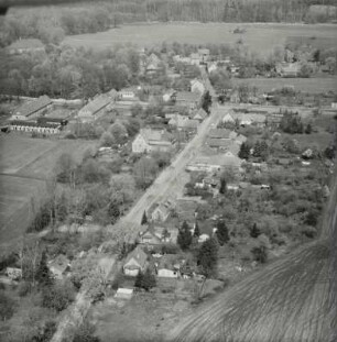 Ortsteilansicht (vor der Devastierung 1995) entlang der Dorfstraße (Verlängerung Steinitzer Straße) gegen Neupetershainer Straße/Wolkenberger Straße