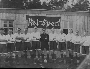Fußballmannschaft des Arbeitersportvereins "Rot-Sport" aus Crandorf (Erzgebirge) : Fußballmannschaft des Arbeitersportvereins "Rot-Sport" aus Crandorf (Erzgebirge)