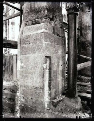 Stiftskirche; Grabung 1933, 1. Arkadenpfeiler, Südseite