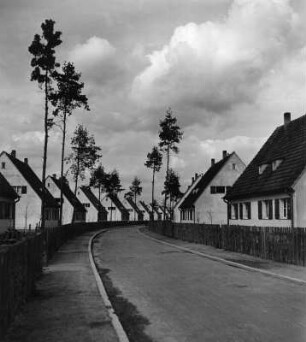 Siedlung Buchenbach : Siedlung Buchenbach (wahrscheinlich in Mulfingen). Reihen von Siedlungshäusern