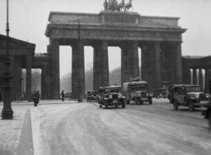 Rückkehr der Expedition. Fahrt durch das Brandenburger Tor, 1932