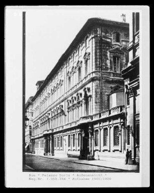 Palazzo Doria Pamphilj — Fassade zur Via del Corso - Ostfassade