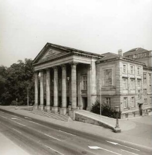 Meiningen. Theater (1908-1909; K. Behlert). Eingangsseite