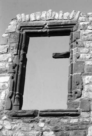 Lörrach, Haagen: Burg, gotisches Fenster