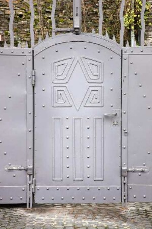 Ehemalige Kellerei Julius Kayser & Co — Hoftor