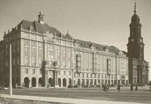 Dresden, Altmarkt, Haus Altmarkt mit Kreuzkirche : Ansicht mit Haus Altmarkt, Wohn- und Geschäftshäusern und Kreuzkirche, Ostseite