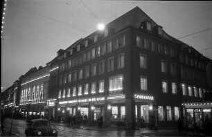Freiburg: Städtische Sparkasse (Nachtaufnahme)