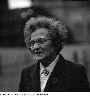 Porträt Ruth Seydewitz und Repro eines alten Kinderbildes (mit Ruth Seydewitz?)