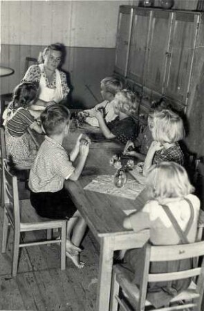 Kindergarten in Kreckwitz : Gesellschaftliche Volkskultur - staatliche und andere öffentliche Institutionen. Ort: Krakecy / Kreckwitz. Im Kindergarten.