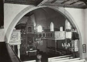 Sebnitz. Evangelisch-lutherische Peter-Pauls-Kirche. Blick von der nördlichen Empore in den Altarraum, Aufnahme Möbius 1953