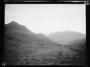 Adwa (Eritrea): Fruchtbare Ebene zwischen Bergen ("Schlachtfeld von 1896")