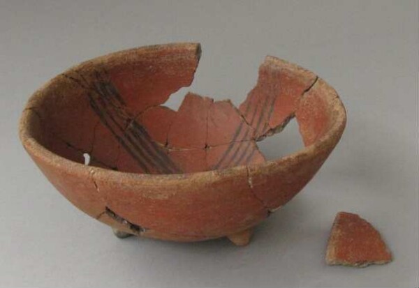 Clay bowl with tripod (fragmentary)