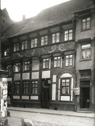 Einbeck, Wohnhaus : Einbeck, Marktstraße 6. Wohnhaus (um 1600). Straßenansicht