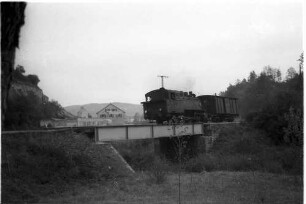 Bahnhof Stetten bei Haigerloch, Lok 16 mit Packwagen von 1901, 2009 betriebsfähige Museumsfahrzeuge, Stunzachbrücke von 1901