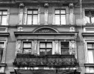 Görlitz-Altstadt, Augustastraße 18. Wohnhaus (Bezeichnung 1891). Mittelrisalit (2. und 3. Obergeschoß)
