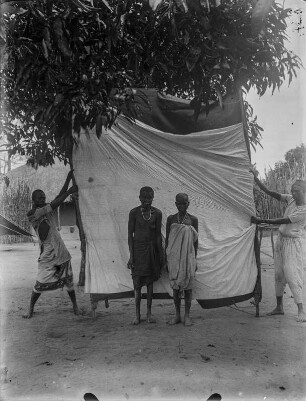 Personen der Makonde und der Nyasa (Deutsch-Ostafrikaexpedition 1906-1907)