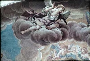 Engelgruppen auf Wolken in Erwartung des Heiligen Geistes