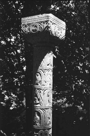 Lopud: Säule im Park