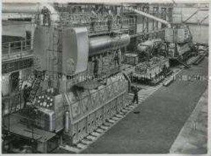 Montage von Schiffsdieselmotoren im Werk der Borsig AG in Berlin-Tegel