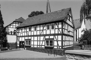 Altes Schulhaus (Wohngebäude, Fachwerk); Burgwald, Dorfstraße 7