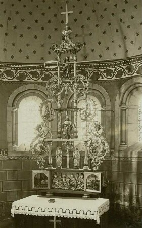 Reste eines Flügelaltars, modern zusammengestellt und ergänzt