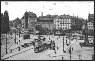 Dresden. Postplatz mit Straßenbahnen
