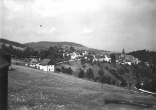 Lauenstein. Stadtansicht mit Stadtkirche. Blick nach Westen gegen die Sachsenhöhe