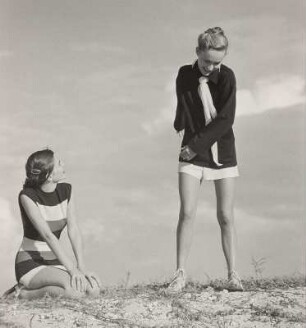 Modeaufnahme, Modelle Eunice Sherman und Theo Graham (Mademoiselle)