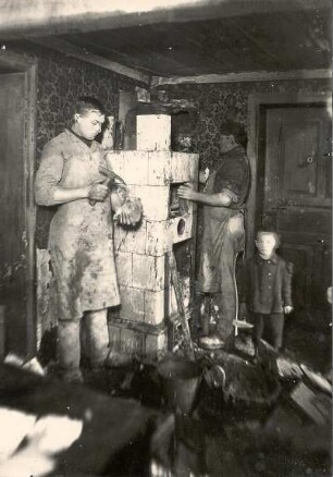 Ofensetzung im Spreewald : Handwerkstechniken - Maurerhandwerk und Ofensetzer. Ort: Błóta / Spreewald. Ofensetzung