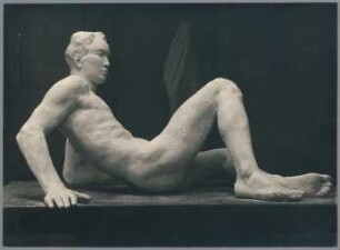Ruhender Mann I, 1939/42, Gips
