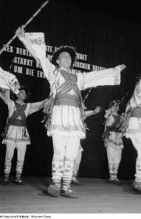 Rumänische Tänzer des Rahmenprogramms zur Leipziger Herbstmesse 1954