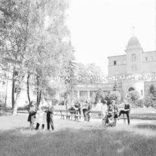 Garten der Orthopädischen Klinik Birkenwerder mit angeschlossener Oberschule für Körperbehinderte