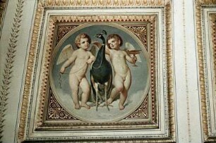 Putti mit Attributen der Juno
