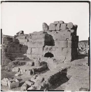 Ruinen, Baalbek: Ansicht eines Turms (?)