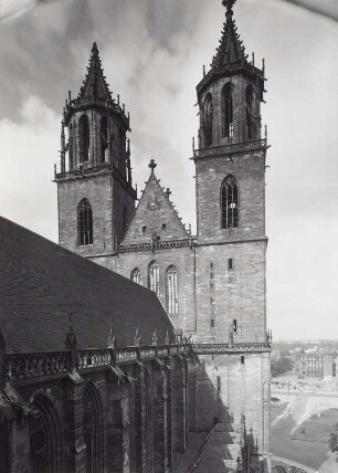 Magdeburg. Dom zu Magdeburg St. Mauritius und Katharina (1363 geweiht). Langhaus und Westtürme von Nordosten (vom Querhaus)